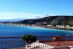 WHITE LOTUS Apartment, Taormina