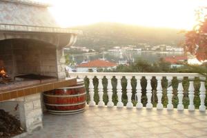 Romantic Apartment With Sea View Vinie, Dalmatia, Vinisce