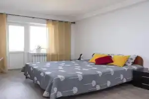 Svitla, komfortna bilya metro Minska Apartments, Kiev