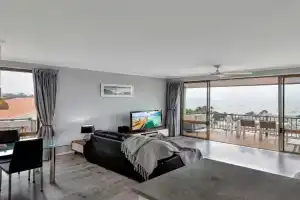 OCEAN VIEWS 16 pool & Spa Wi-FI Apartments, Airlie Beach