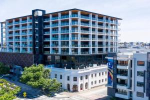Oaks R Suites, Geelong