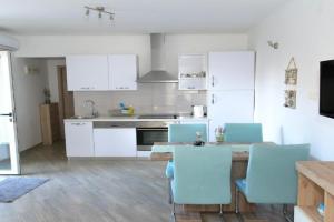 Apartman 2+1, Betina