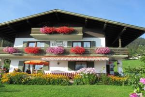 Haus Elfriede Guest house, Reit im Winkl