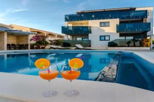Resort Mirakul, Vir