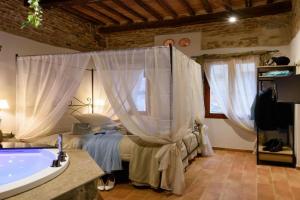 Hortus Conclusus + free parking Apartments, Siena