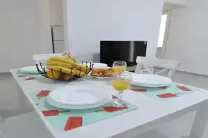Sandy beach apartments, Giuba