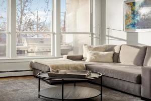 Chic City Park Home - Rooftop Deck - Skyline Views Guest house, Denver