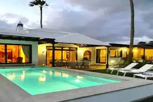 Villa Vista del Mar - Oceanfront Luxury with Private Pool, Costa Teguise