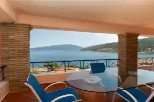 Natassa Apartments Penthouse sea view 30m from sea, Aghia Efimia