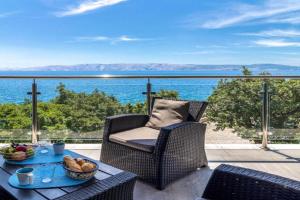 2 Bedroom Beautiful Apartment In, Povile