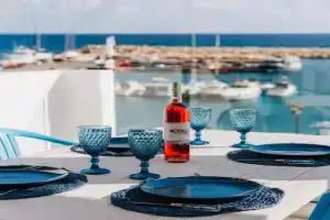 Zima Blue Apartments, Zygi