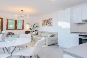 San Antonijo Apartments, Hvar