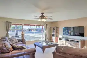 Tucson Home with Patio and Games Less Than 1 Mi to Park Place Guest house, Tucson