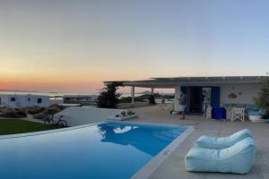 Villa Sun, Mikri Vigla