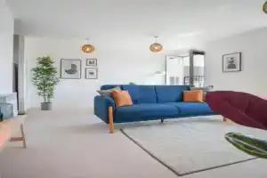 Stylish Apartment with Private Parking, Cardiff