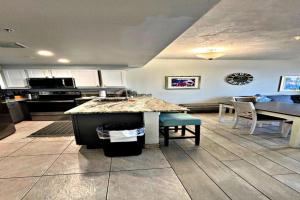 Vacation in Comfort and luxury - 4th floor 3 BR Oceanfront - Wyndham Ocean Walk Resort, Daytona Beach