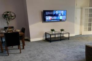Heaton-Beautiful 3 Double Bedrooms Sleeps 6 Free Parking and Wifi, Newcastle upon Tyne