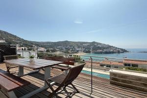 Agi Rodas Apartments, Roses