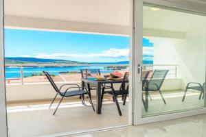 Best Island View Apartments, Cerzo