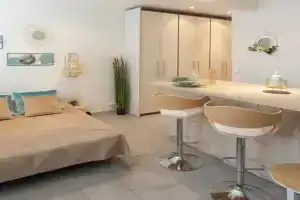 Studio climatisé à 50m des plages, Nice