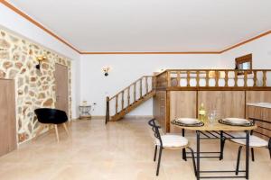 Venus Island Studios, Lindos