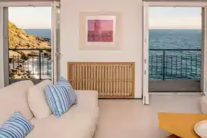 Carattino 12 Idyllic Seafront Retreat Apartments, Vernazza