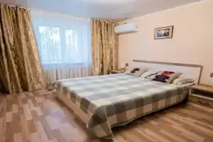 Altay 1-6, ryadom s aeroportom Apartments, Almaty