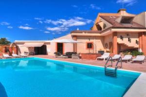 Holiday home with private pool, Florida, Floridia