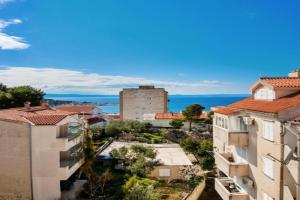 Nice Apartment In With Wifi, Makarska
