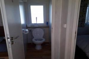 Luxueuze stacaravan in met eigen terras en tuintje (425) Guest house, Bredene