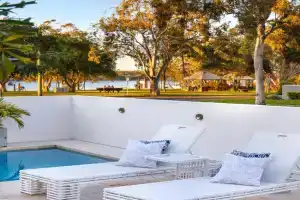 Exquisite Riverside Living, Guest house, Noosaville