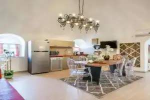 Private House 5 BDR In Mamilla up to 12 People !, Jerusalem