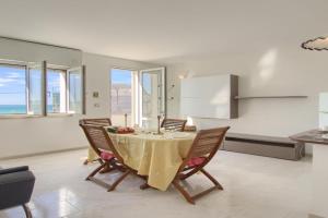 Front Beach by LoveSud Apartments, Torre Mozza