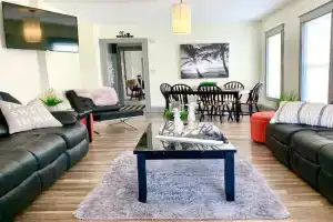 5BR Niagara Getaway Prime Location-Sleeps 10 Guest house, Niagara Falls