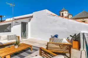 Private Sunny rooftop house in old town, walk everywhere, Malaga