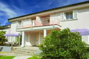 Awesome Apartment In With Wifi, Baska