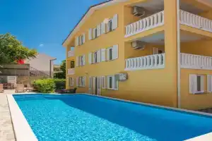 Cozy Apartment In With Wifi, Baska