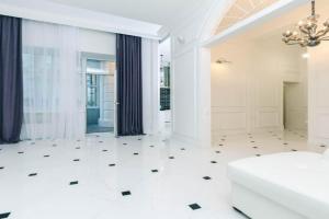 Luxury beatiful apartment on Pyshkinska street, Kiev