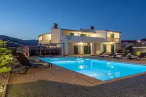 4 Bedroom Lovely Home In, Solin