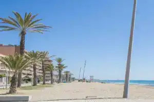 Casa Arnau, a pie de playa. beach, Calafell