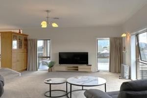 Spacious retreat with Mountain View Guest house, Rotorua