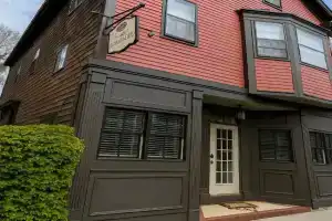 86 Dr Marcus House - Popular Broadway Area, Newport