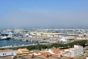 Apartamento con vistas al mar y al puerto de AV-07, Roses