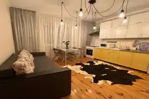 v tsentri v novobudovi Naberezhniy kvartal Apartments, Rivne