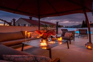 Deluxe Apartment Unique-With Private Heated Pool, Mlini