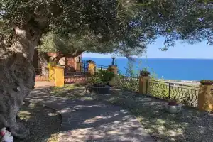 villetta Monte Apartments, Patti