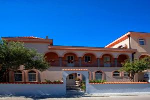 Villla Brigitte Apartments, Tucepi