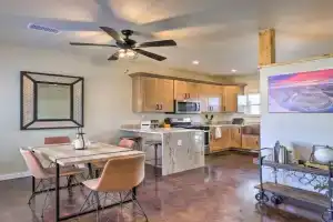 Modern Retreat 3 Blocks to Dtwn and Rte 66 Guest house, Williams