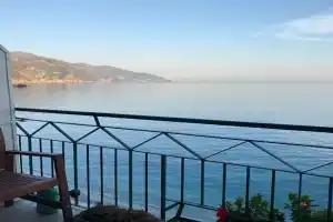 Beas Apartment - the window to the sea with AC, Monterosso al Mare