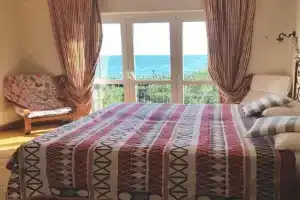Wind Rose House - By the BEACH with AC & Private Parking, Monterosso al Mare